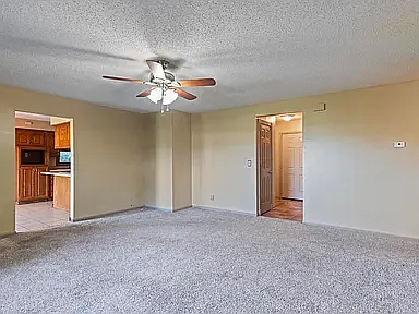 127 Grand Prairie Dr — Photo 3