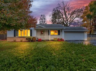 2632 Grace Rd, Fort Gratiot, MI 48059