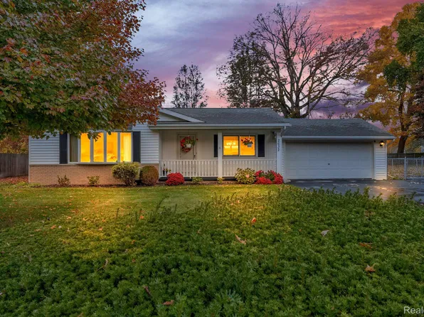 2632 Grace Rd, Fort Gratiot, MI 48059