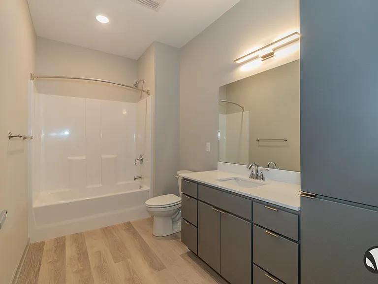Chateau at Yankee Hill Apartments — Photo 70