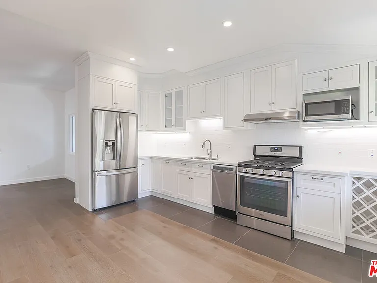31 Breeze Ave #C — Photo 2