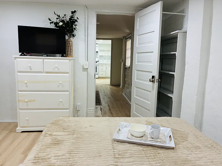 1058 Birch St SW #1 — Photo 3