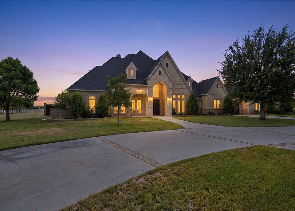 1st image of 3215 Lantana Ln