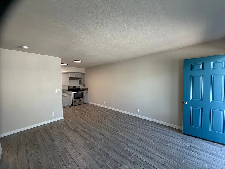 116 N Yosemite Ave — Photo 8