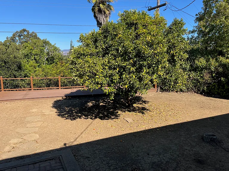 242 Luneta Dr — Photo 15