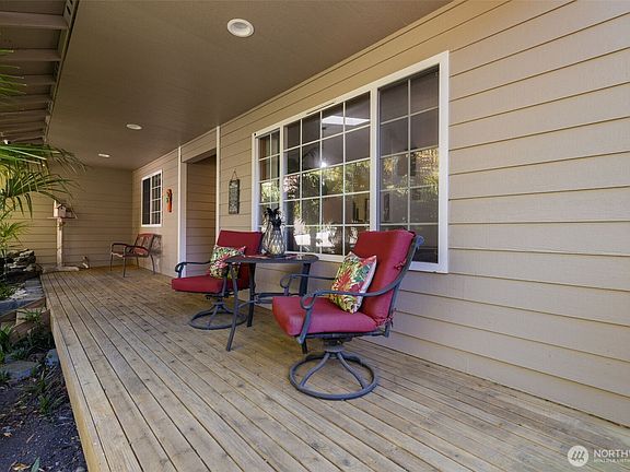 3rd image of 6011 205th Avenue E