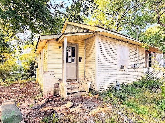 4th image of 311 Elm Cir