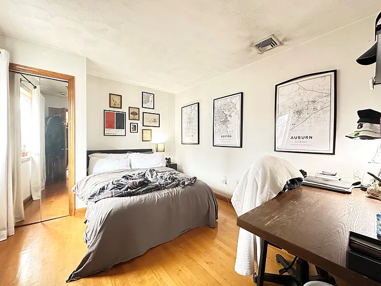 237 Hanover St #4B — Photo 9