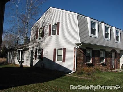 Front view from Southeast w/family room : 6 mil Platinum siding and Cranberry Vinyl features, wrappe