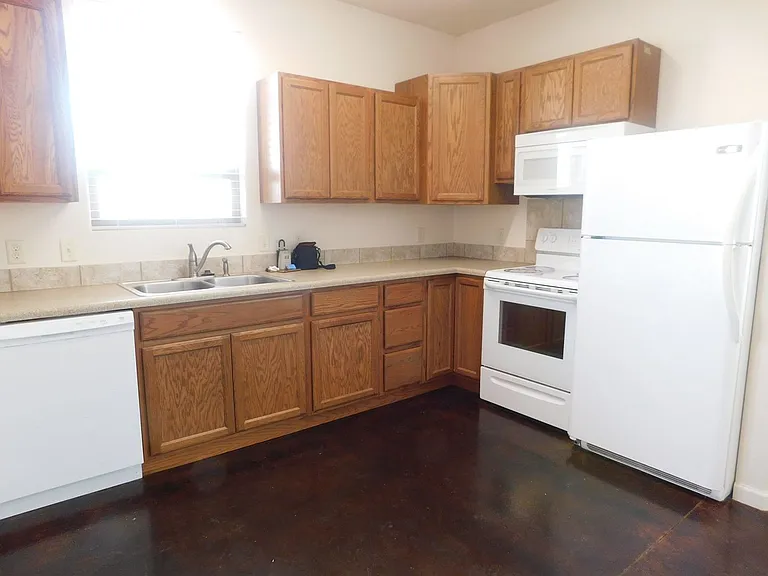 1325 Cedar Ave — Photo 5