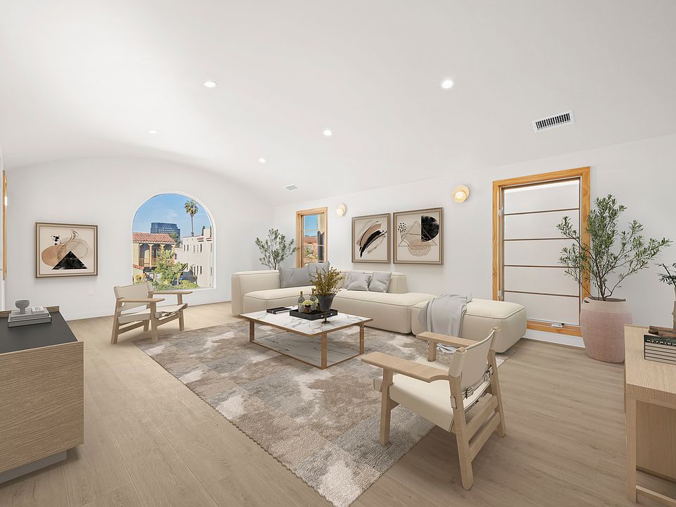 Living room with barrel ceiling