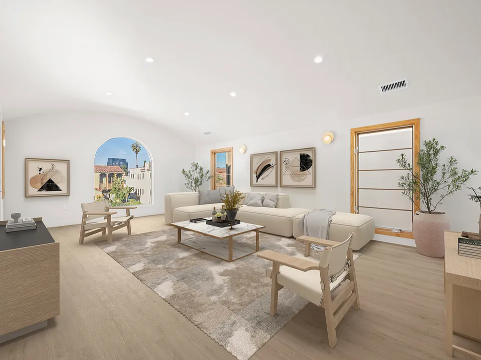 Living room with barrel ceiling