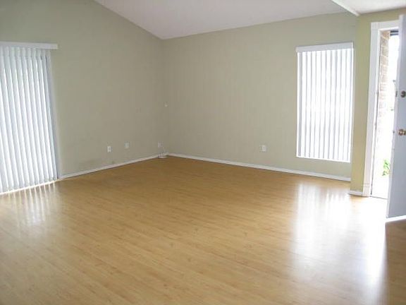 3rd image of 428 Parkside Dr