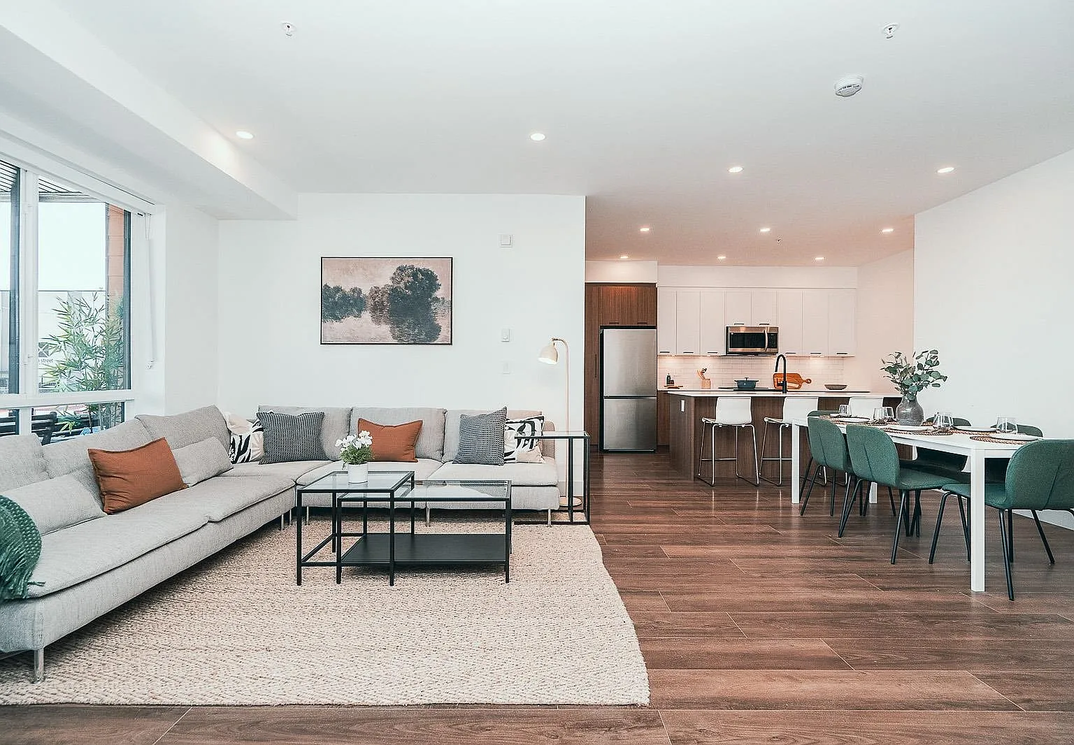 3 bed, 1387 sqft, $2,605 — Photo 4