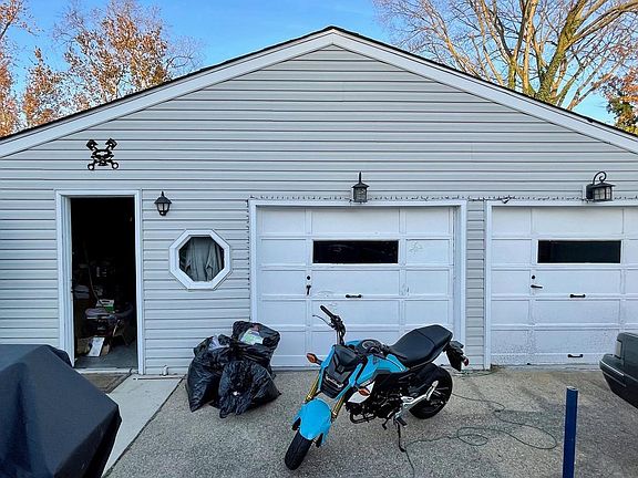 4th image of 21 Overbrook Ave