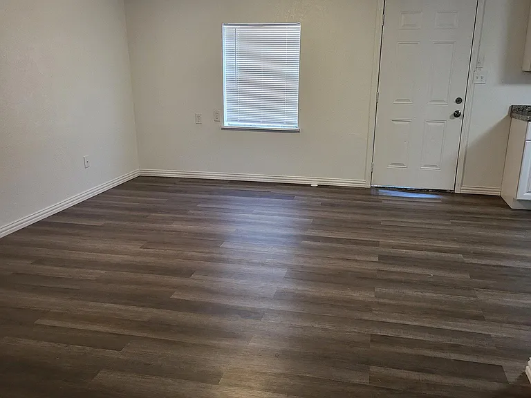 608 Vermont St — Photo 3