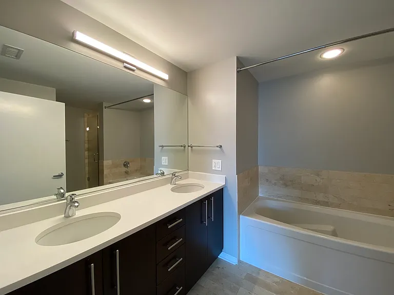 744 W Fullerton Ave #401 — Photo 9