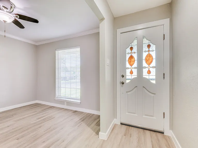 2020 Normandy Dr — Photo 3