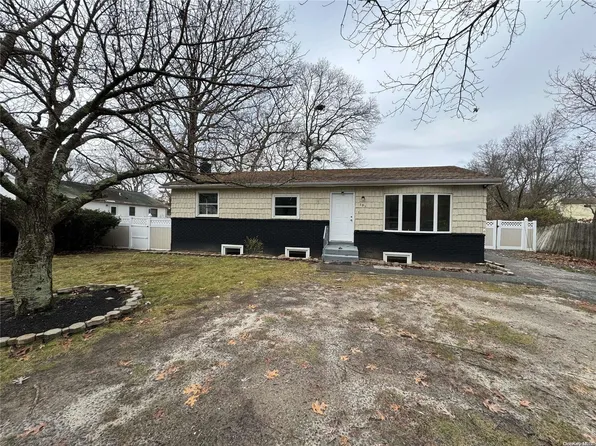 295 Commack Road, Shirley, NY 11967