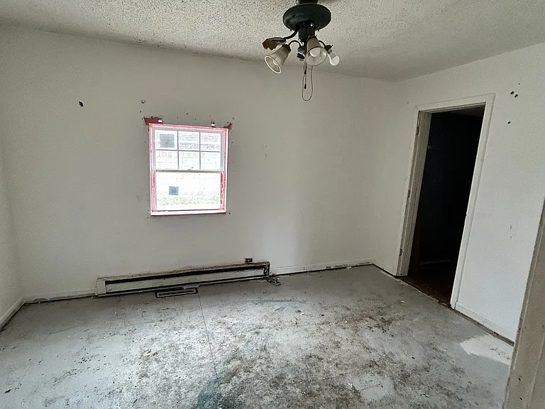 708 W Jones St — Photo 20