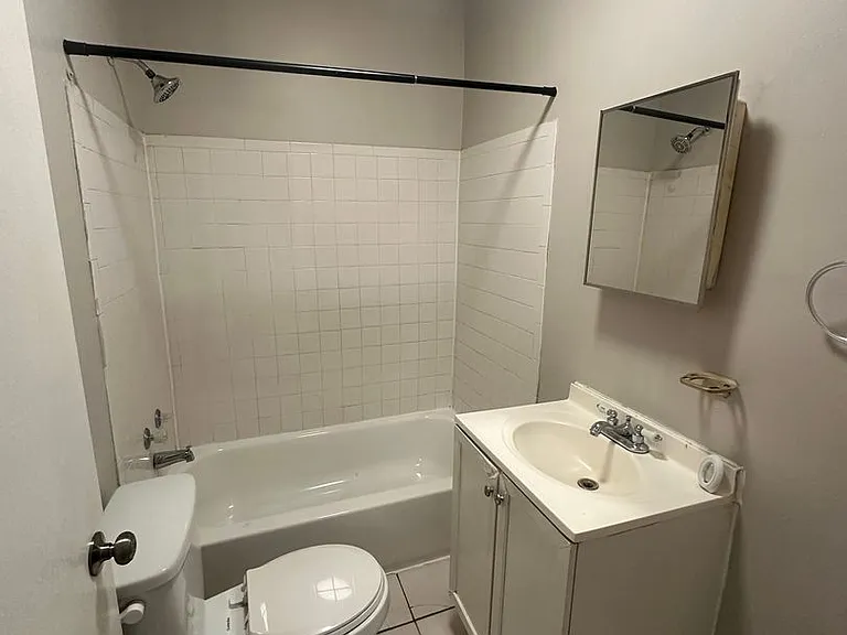 412 E Walnut Ln — Photo 5