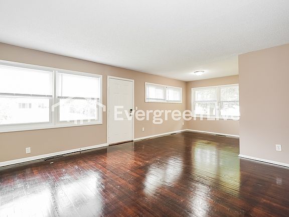 3rd image of 1307 Huntly Dr