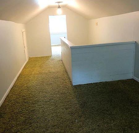 5th image of 503 W Broadway St