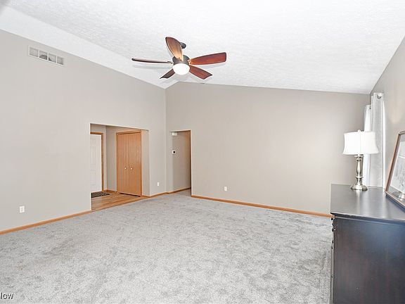 3rd image of 332 Kansas Ave