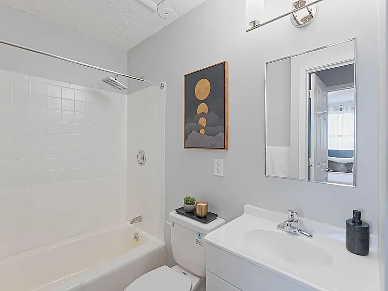 EMR Apartments — Photo 32