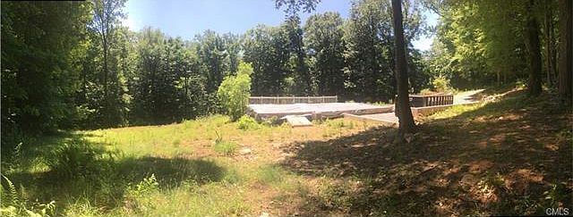 2nd image of 104 Hickory Ln