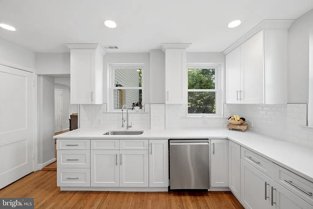 4 bed, 3.5 bath, 3260 sqft, $5,000 — Photo 2
