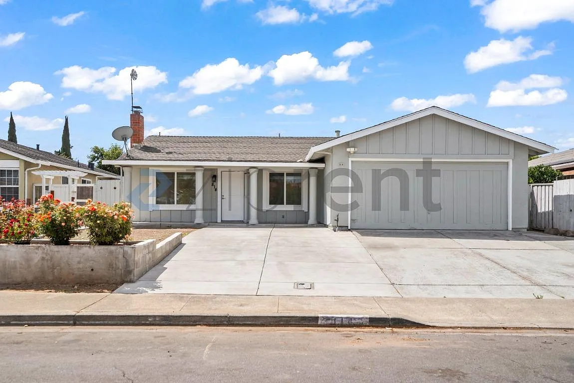 4 bed, 1139 sqft, $4,778 — Photo 2