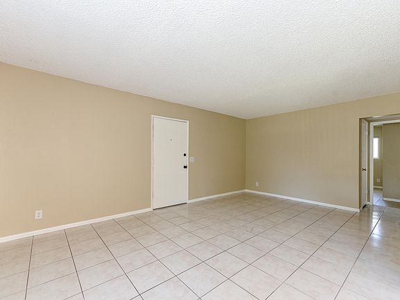 5th image of 2506 S Rosewood Ave #2