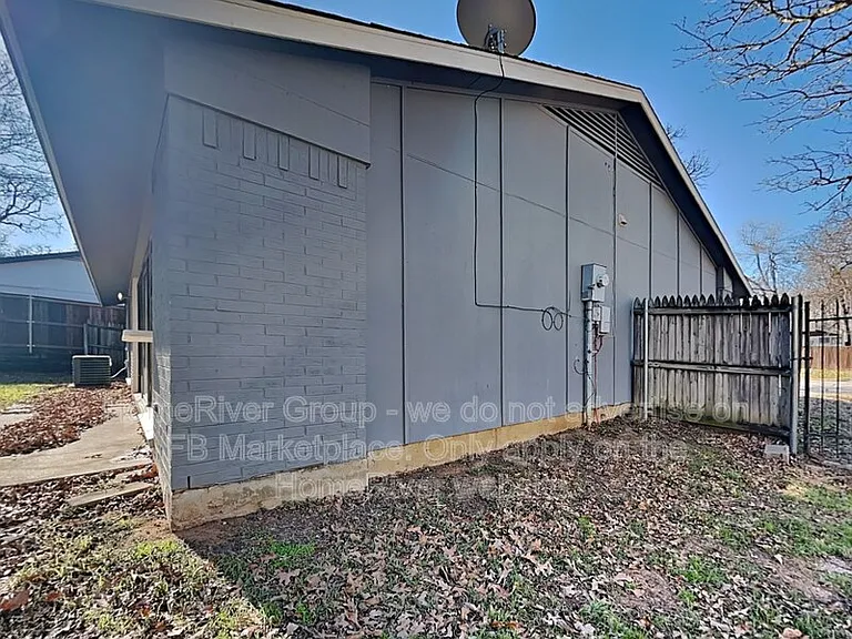 1402 Fair Oaks Blvd — Photo 19