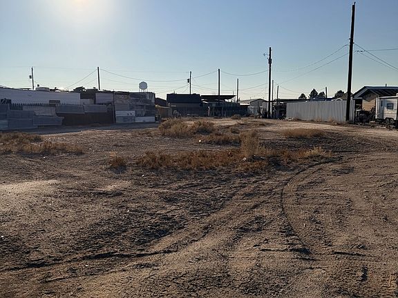 3rd image of Pine St