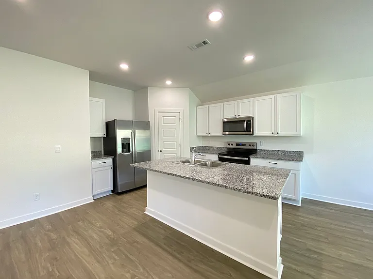 8404 Oxford Valley Dr — Photo 4