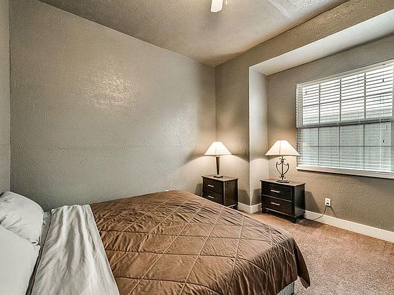 2nd image of 605 N Oak Cliff Blvd #2
