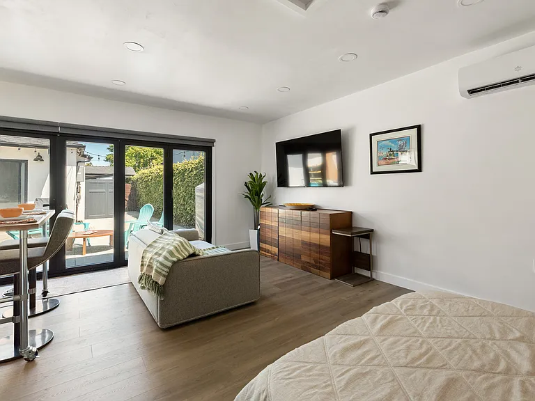 Glider Ave — Photo 5