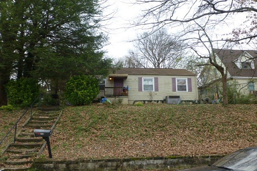 1st image of 214 E Columbia Ave