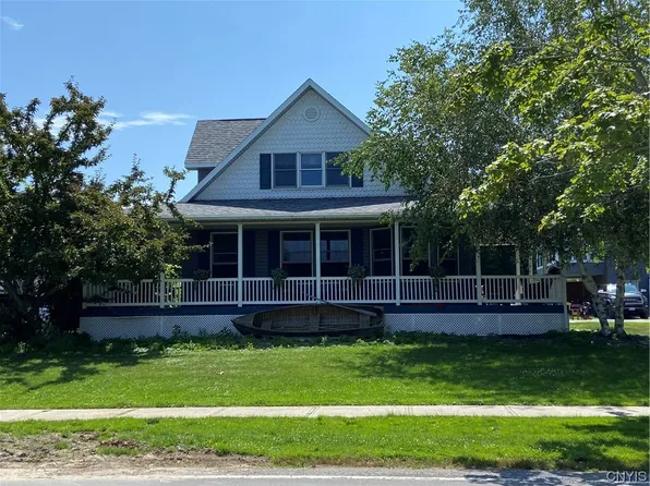 902 E Broadway St, Cape Vincent, NY 13618