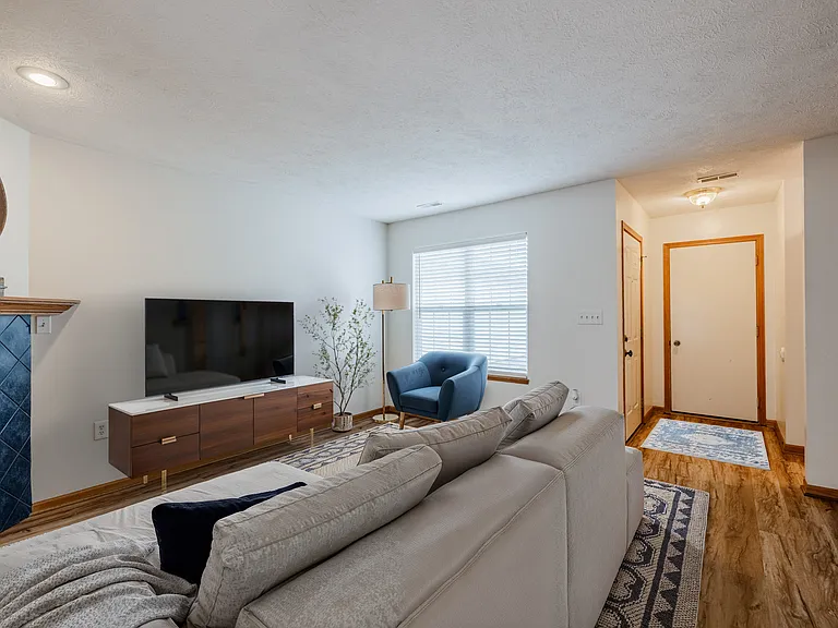 410 W Todd Cir — Photo 4