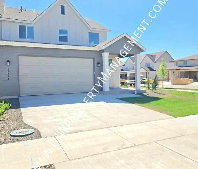 1724 N Big Star Ave — Photo 1