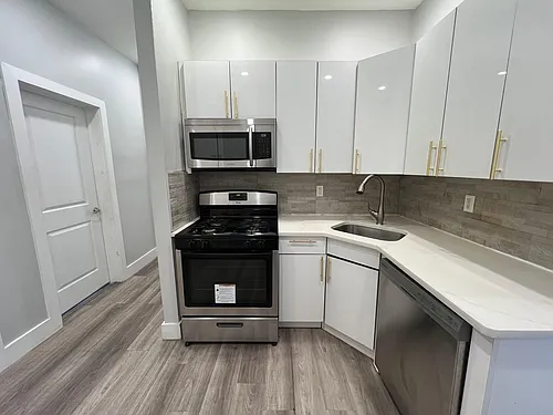 18 Wright Ave #7E Photo 1
