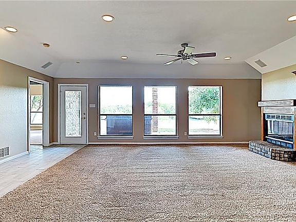 3rd image of 1101 Colina Vista Ln