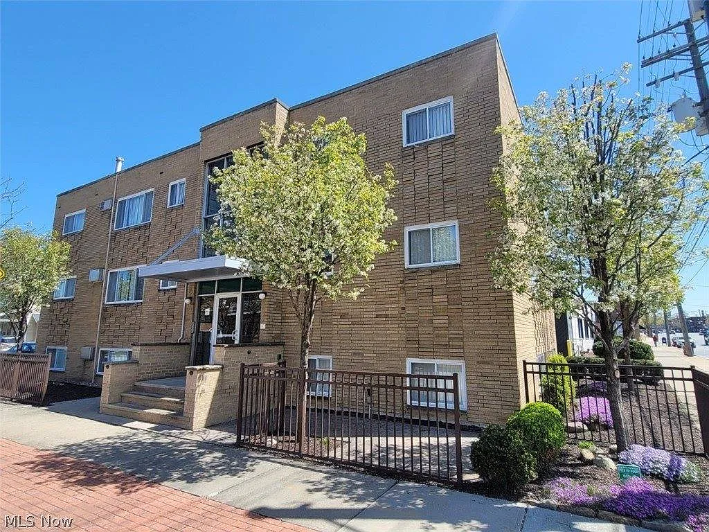 1 bed, 715 sqft, $1,090 — Photo 1