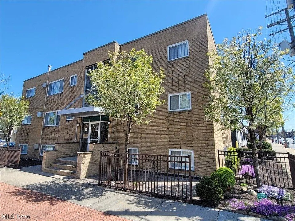 1675 Woodward Ave