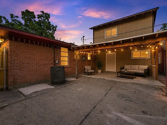 4th image of 2633 Inadale Ave