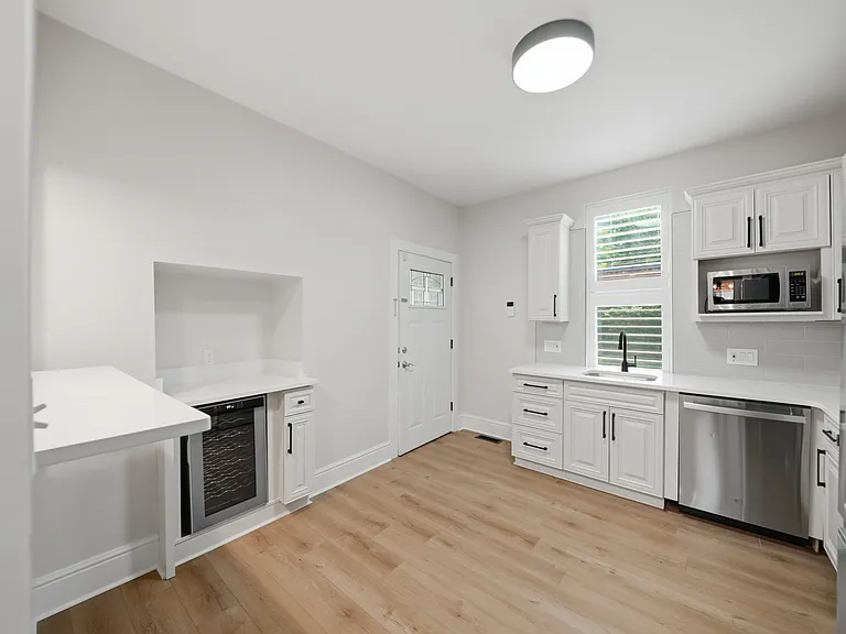 357 Lehigh Ave — Photo 9