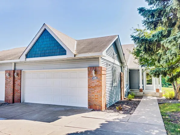 1698 Brueberry Ln, Arden Hills, MN 55112