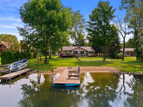 N9323 Oakwood LANE, Neshkoro, WI 54960
